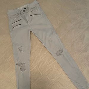 Women’s American Eagle skinny jeans